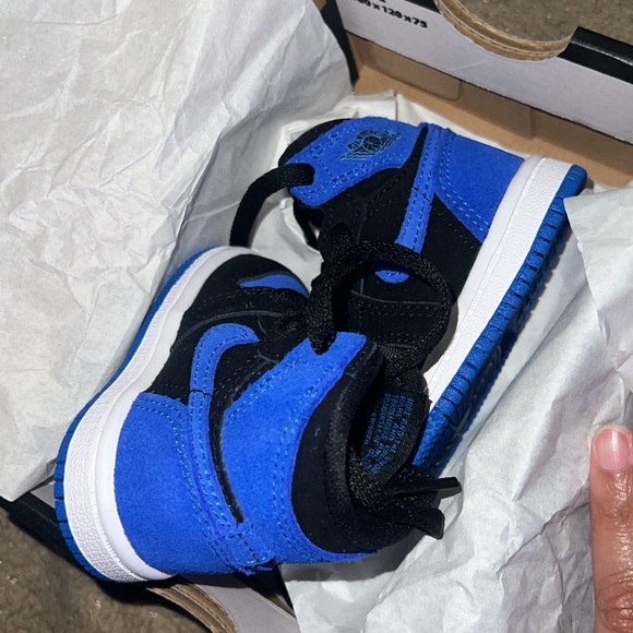 Baby Jordan 1s - Picture 3 of 3